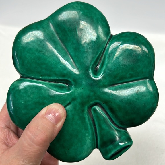 Vintage handmade green glazed lidded shamrock/ clover trinket box - Picture 4 of 6